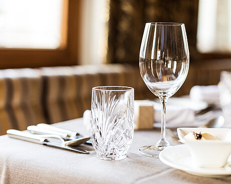 gedeckte Tische im Restaurant in Ischgl im Hotel Solaria