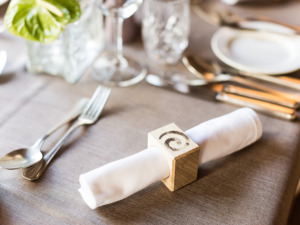 gedeckte Tische im Restaurant in Ischgl im Hotel Solaria
