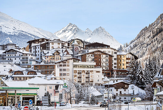 das 4 Sterne Hotel Solaria Ischgl im Winter